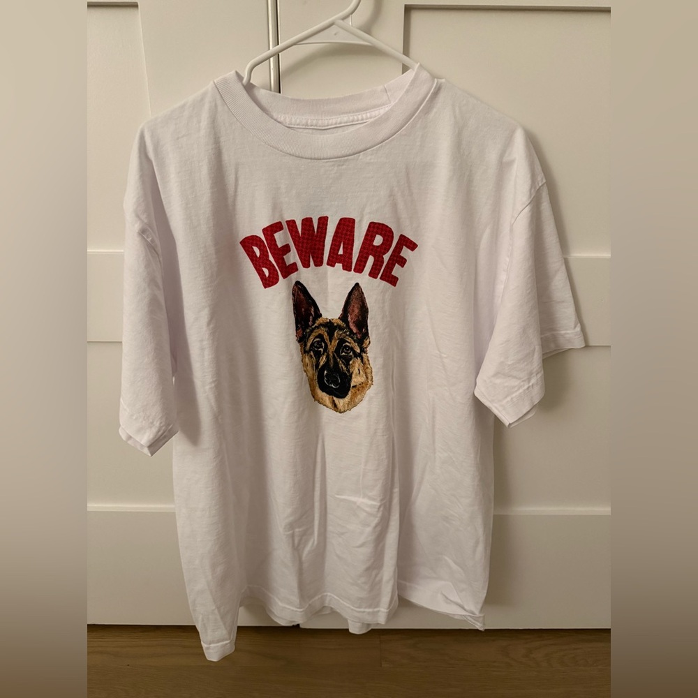 *New* Market Men’s Large White and Red Dog Graphic Tee
